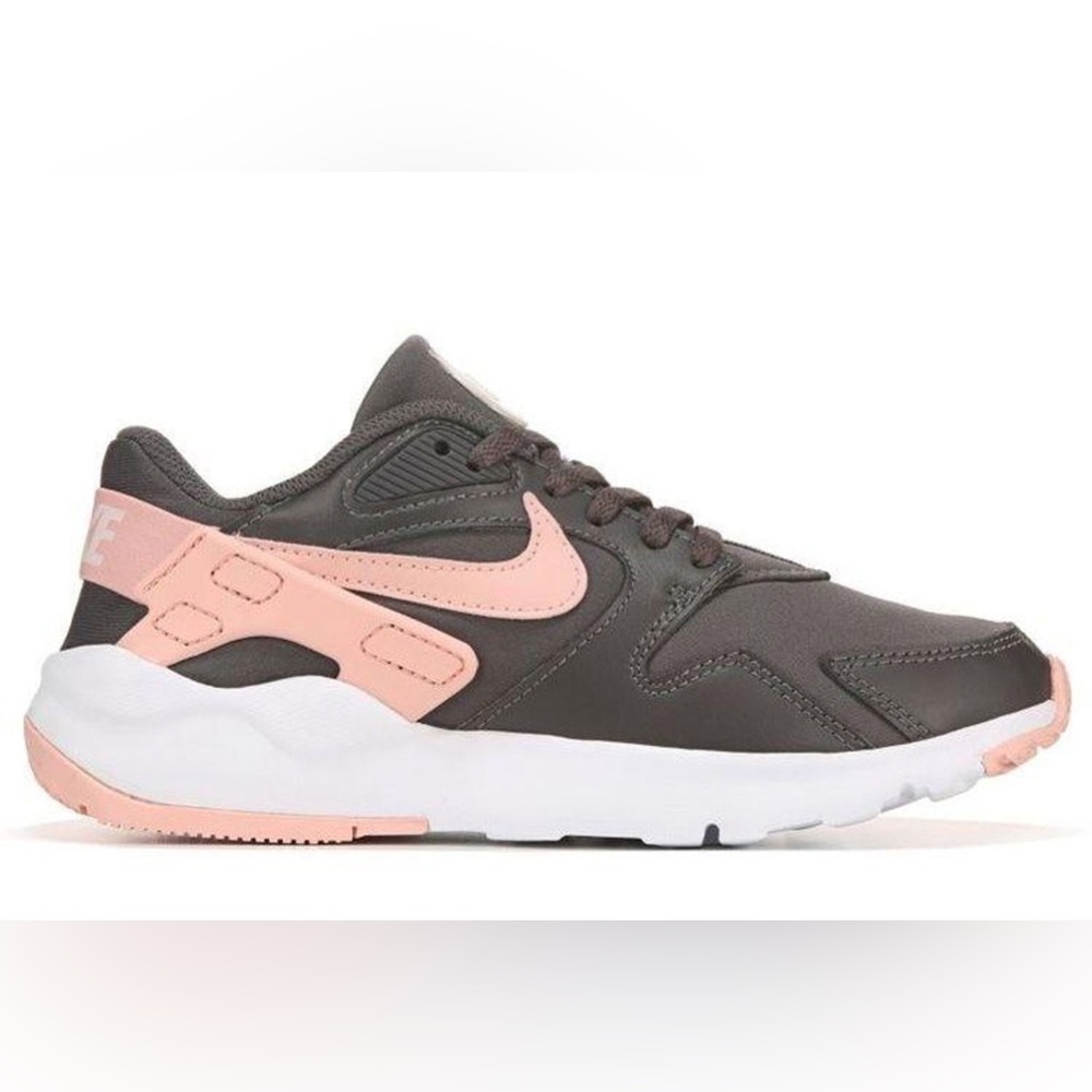 Nike Women’s Tennis Shoes